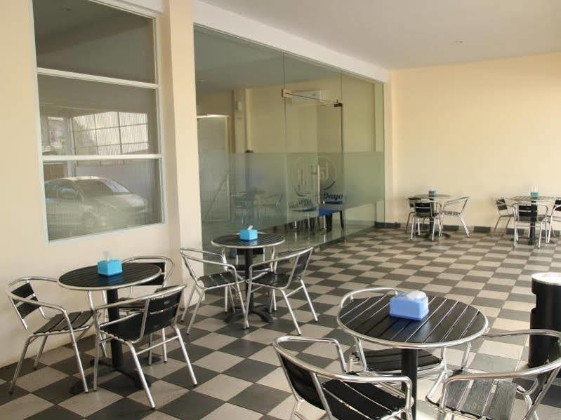 Daya Hotel มากาซาร์ ภายนอก รูปภาพ