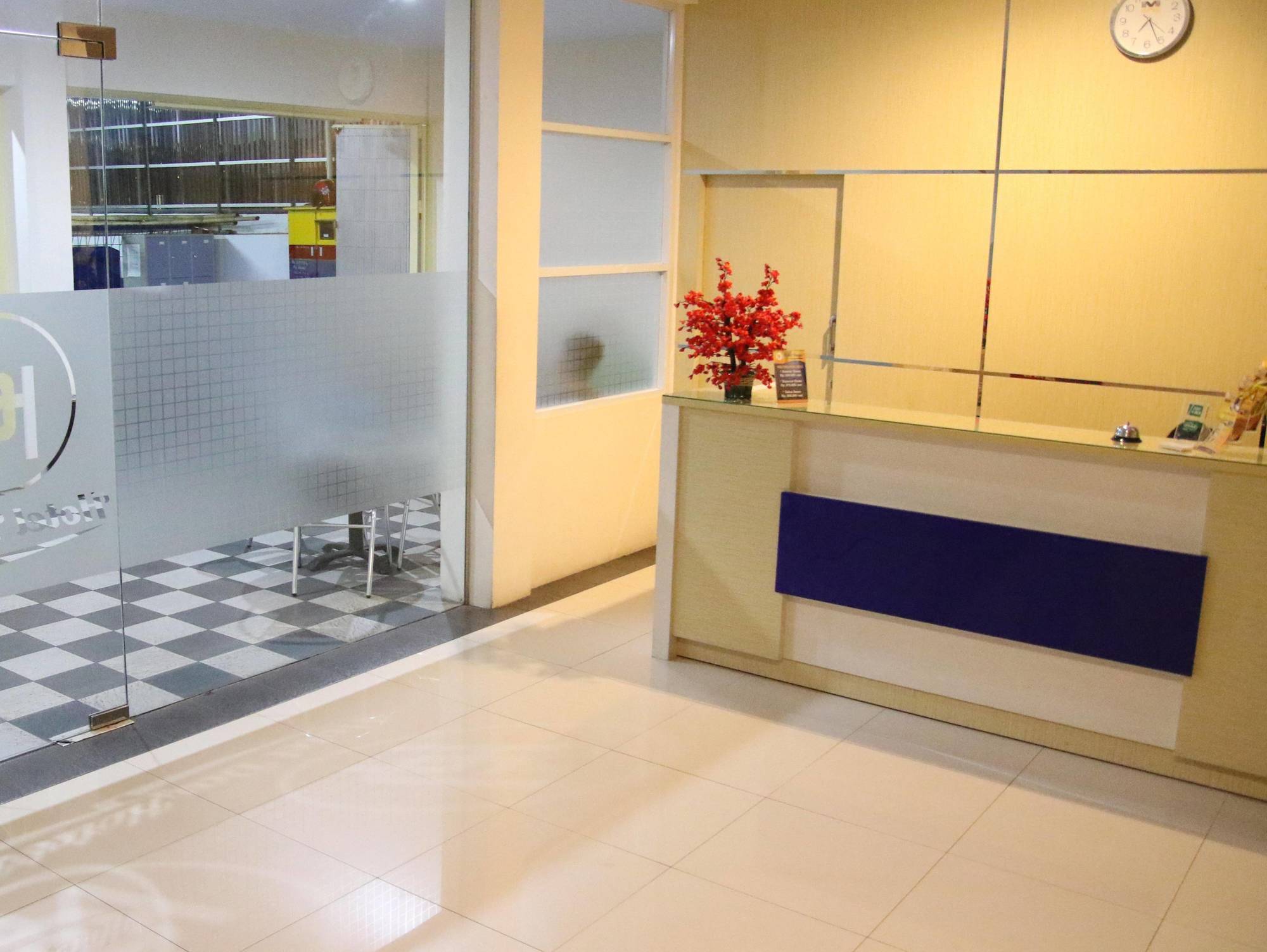 Daya Hotel มากาซาร์ ภายนอก รูปภาพ